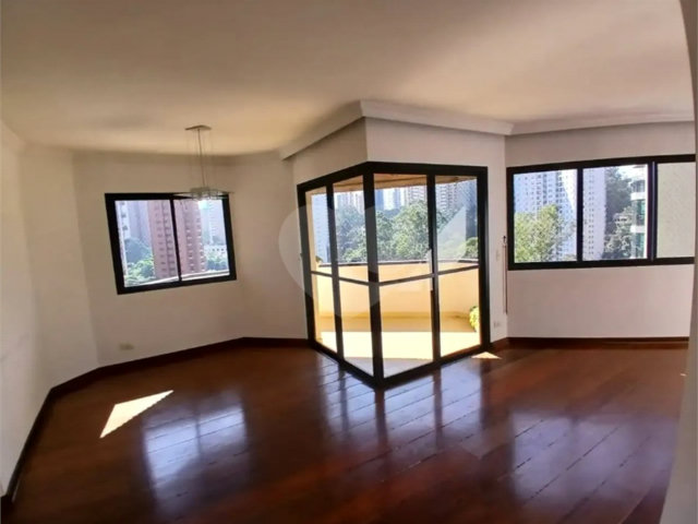 Apartamento à venda com 3 quartos, sendo 1 suíte,  em Jardim Sul, São Paulo, SP
