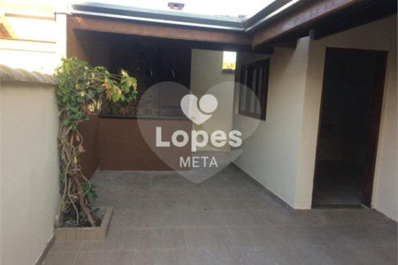 Casa à venda com 3 quartos, sendo 1 suíte, no condomínio Eldourado, São José dos Campos - SP