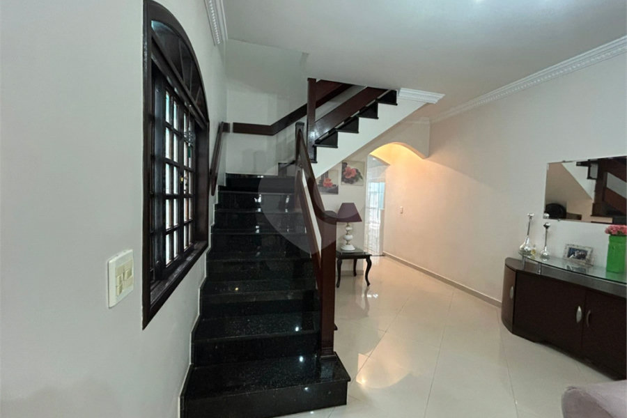 Sobrado à venda com 3 quartos, sendo 1 suíte, em Tremembé, São Paulo, SP