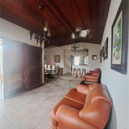 Casa à venda com 4 quartos, sendo 1 suíte, em Indaiá, Caraguatatuba, SP