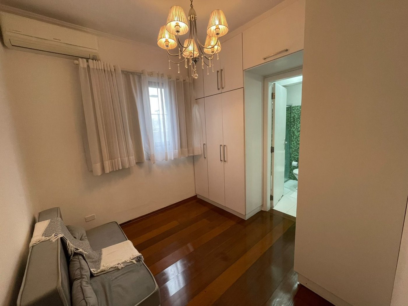 Apartamento 3 dormitórios com 2 suítes, 2 vagas demarcadas, no Embaré, Santos