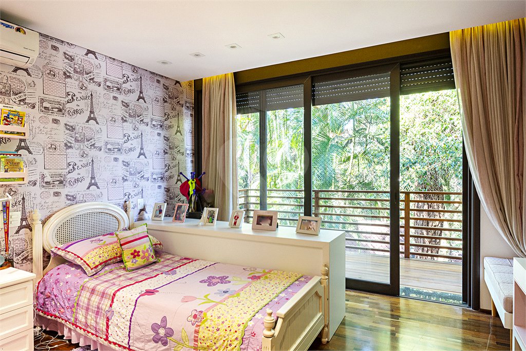 Casa à venda com 4 suítes no condomínio Vila Flora, São Paulo - SP