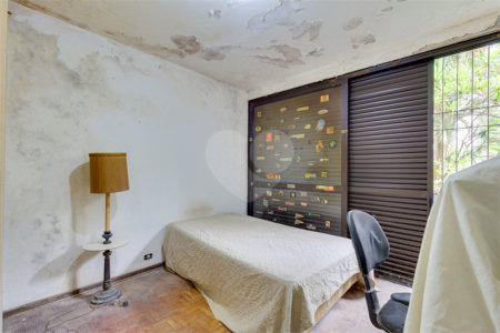 Casa à venda com 4 quartos, sendo 2 suítes, em Alto da Boa Vista, São Paulo, SP