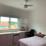 Excelente sobrado com piscina e churrasqueira