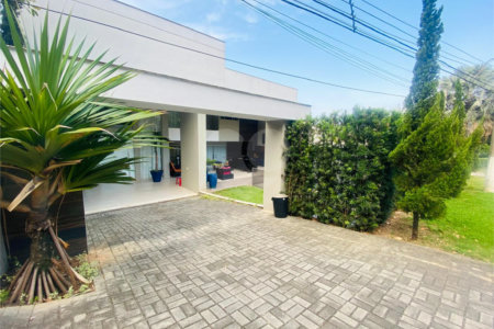 Casa à venda com 4 quartos, sendo 3 suítes, no condomínio Marc Ferez, Rio de Janeiro - RJ