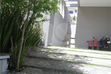 Casa à venda com 3 suítes em Moinho Velho, Cotia, SP