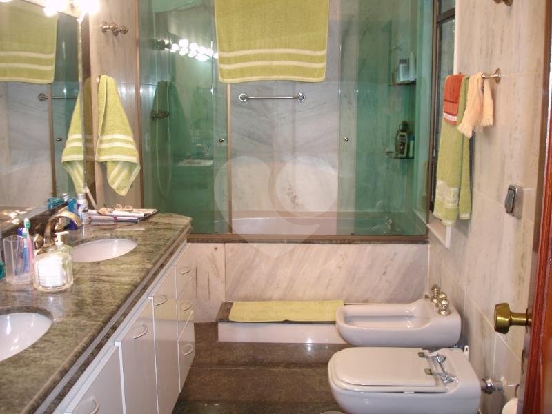 Casa à venda com 4 quartos, sendo 2 suítes, em Aclimação, São Paulo, SP