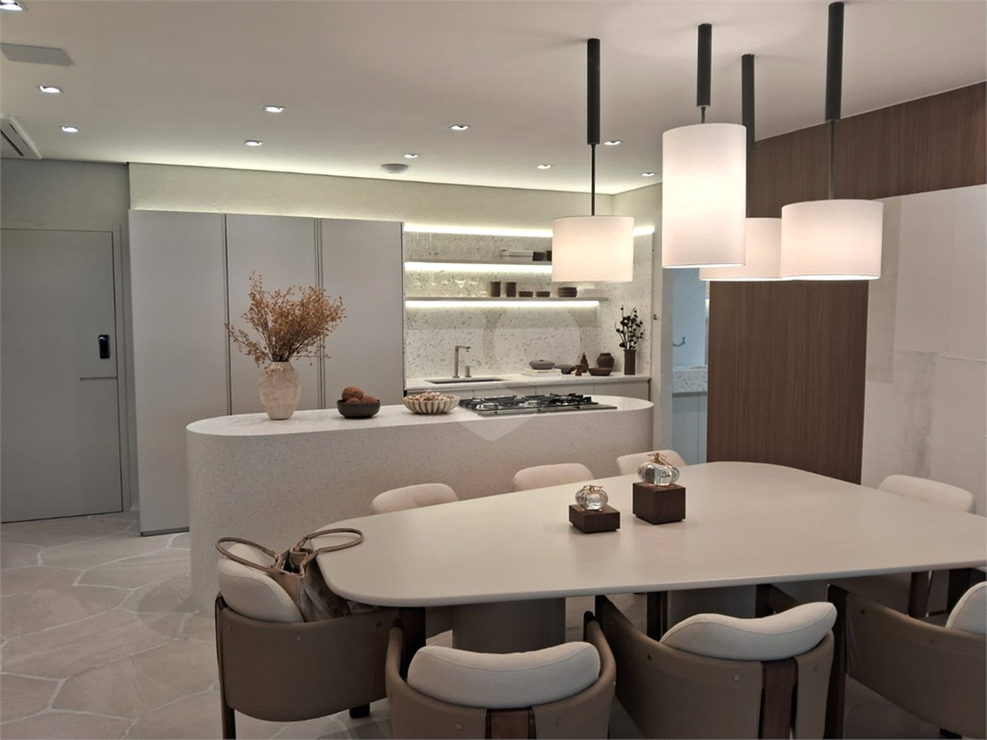 Apartamento à venda com 3 suítes em Moema, São Paulo, SP