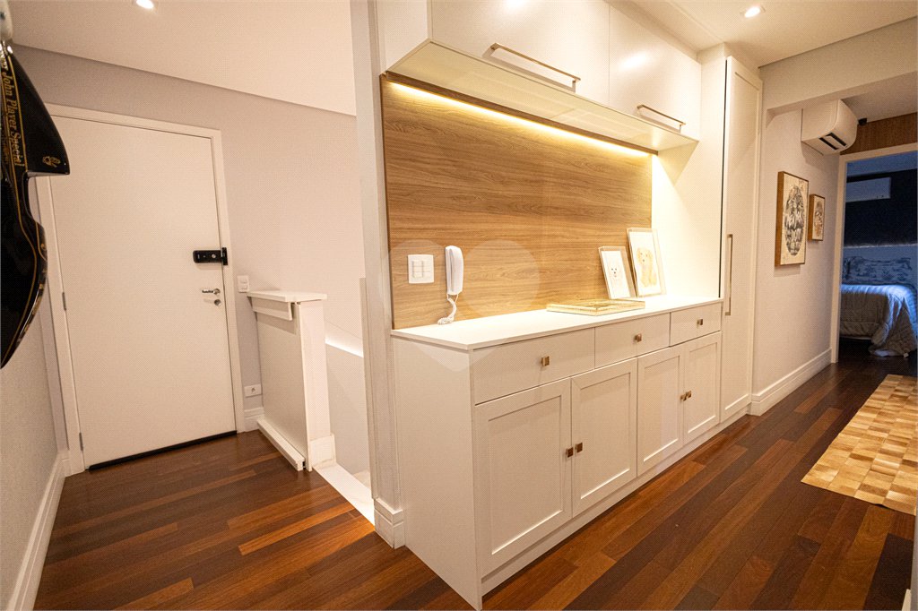 Apartamento à venda com 5 quartos, sendo 4 suítes,  em Parque Reboucas, São Paulo, SP