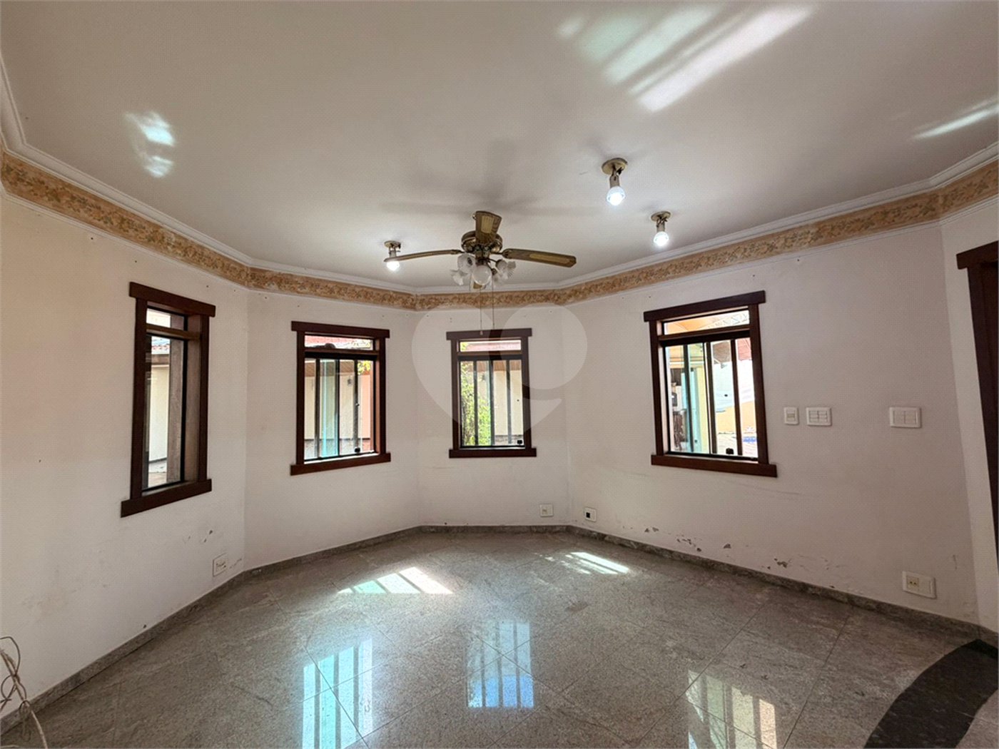 Sobrado à venda ou para alugar com 5 quartos, sendo 1 suíte, em Jardim Eltonville, Sorocaba, SP