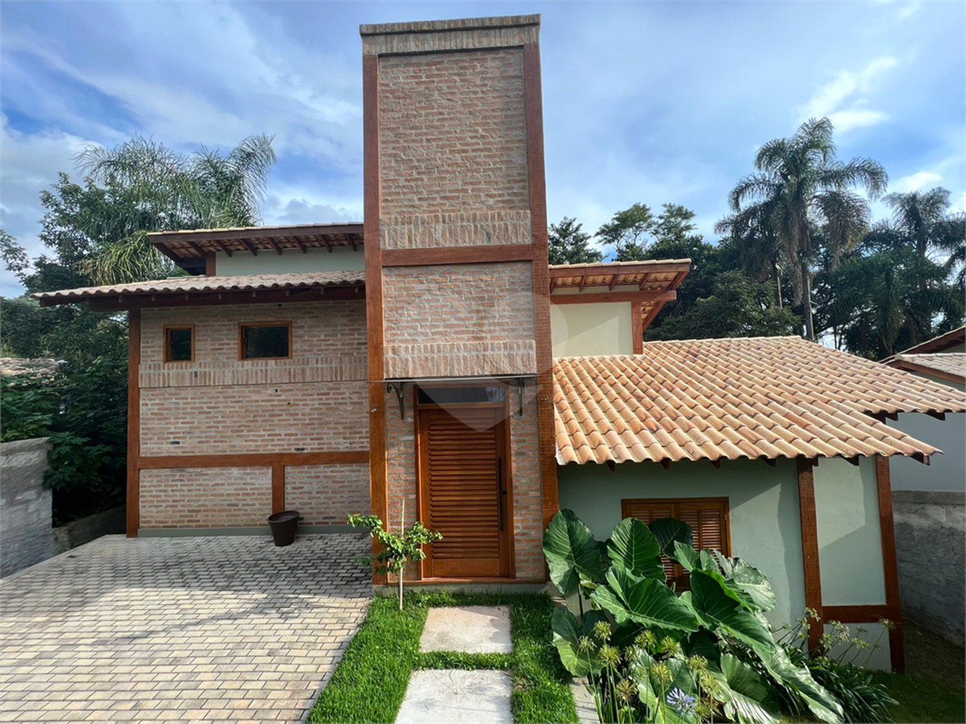 Sobrado à venda com 3 quartos, sendo 1 suíte,  em Serra da Cantareira, Mairiporã, SP