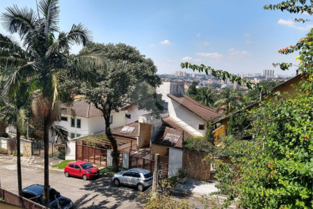 Sobrado à venda com 4 quartos, sendo 1 suíte, em Parque dos Príncipes, São Paulo, SP