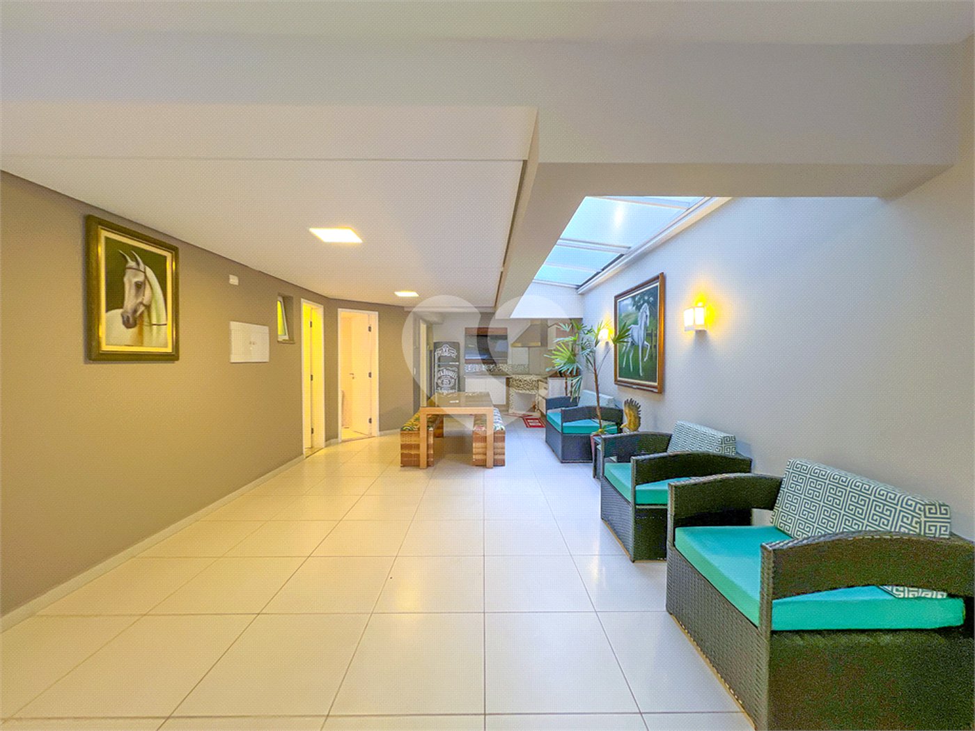 Casa à venda com 3 quartos, sendo 2 suítes, no condomínio Floradas da Serra, São Paulo - SP