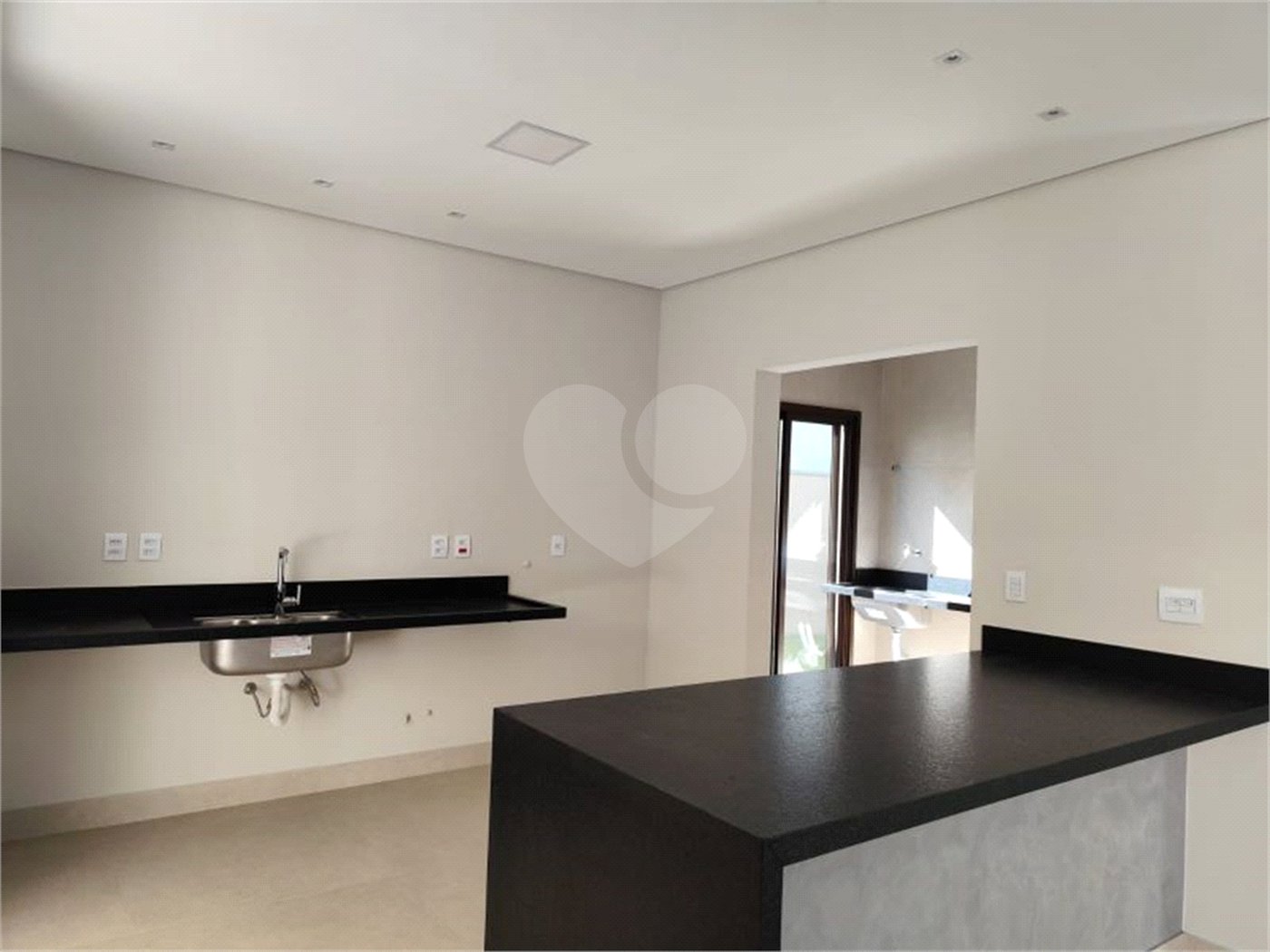 Casa à venda com 3 suítes no condomínio Recanto das Palmas, Vinhedo - SP
