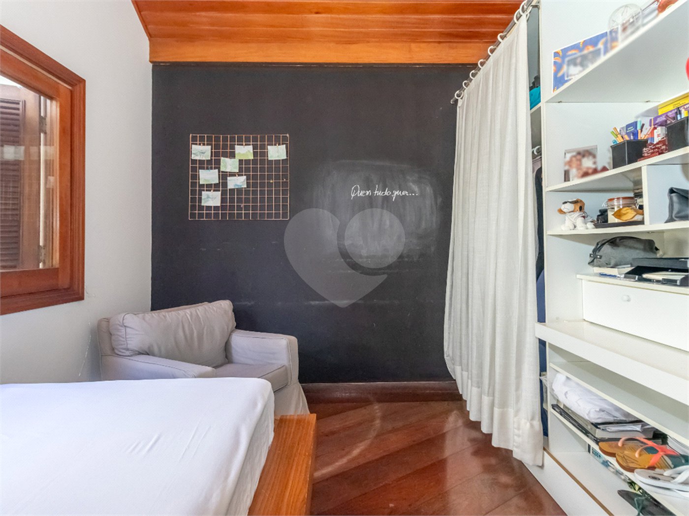 Casa à venda com 4 quartos, sendo 2 suítes, em Jardim Marajoara, São Paulo, SP