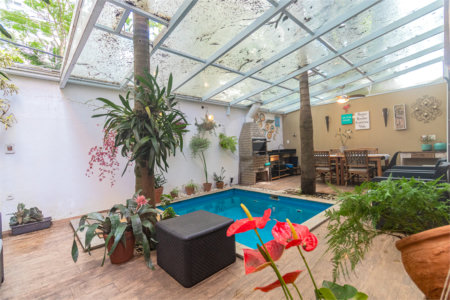 Casa à venda com 4 suítes no condomínio Vila Inglesa, São Paulo - SP
