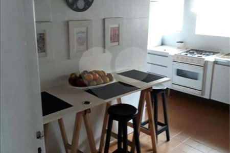 Sobrado à venda com 8 quartos, sendo 2 suítes,  em Santana, São Paulo, SP