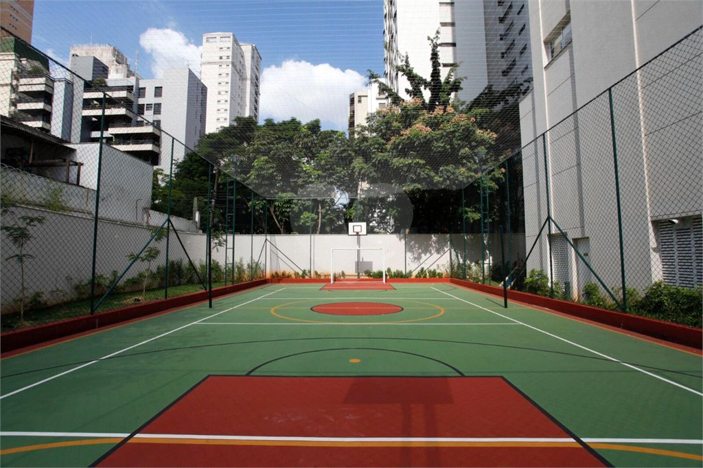 Apartamento à venda com 3 suítes em Moema, São Paulo, SP