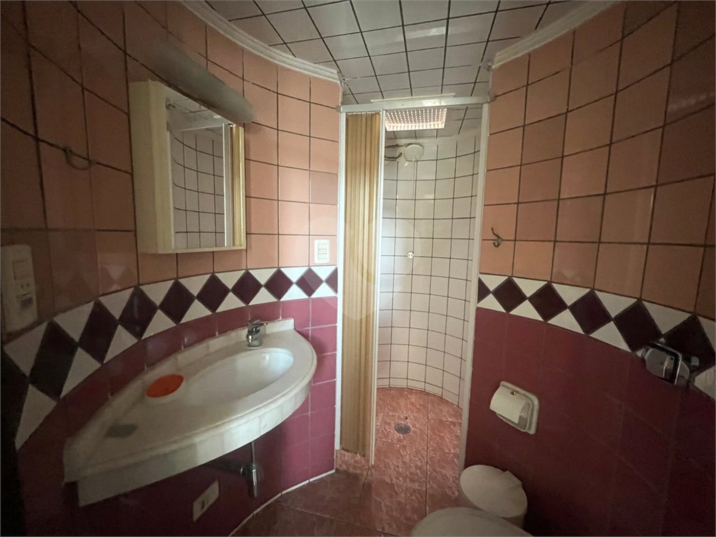 Sobrado à venda ou para alugar com 5 quartos, sendo 1 suíte, em Jardim Eltonville, Sorocaba, SP