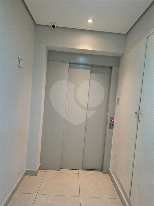 Apartamento à venda com 2 quartos, sendo 1 suíte,  em Jardim Carambeí, São Roque, SP