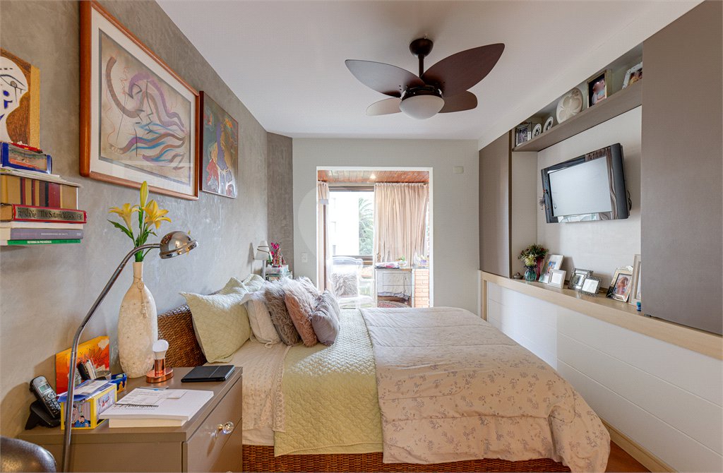 Apartamento à venda com 3 suítes em Campo Belo, São Paulo, SP