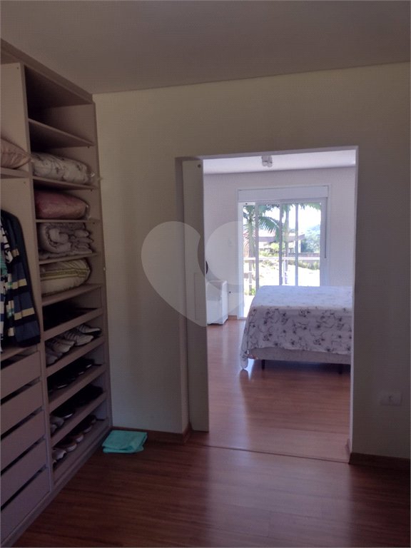Casa à venda com 5 quartos, sendo 4 suítes, no condomínio Clube Florada Suzano, Suzano - SP