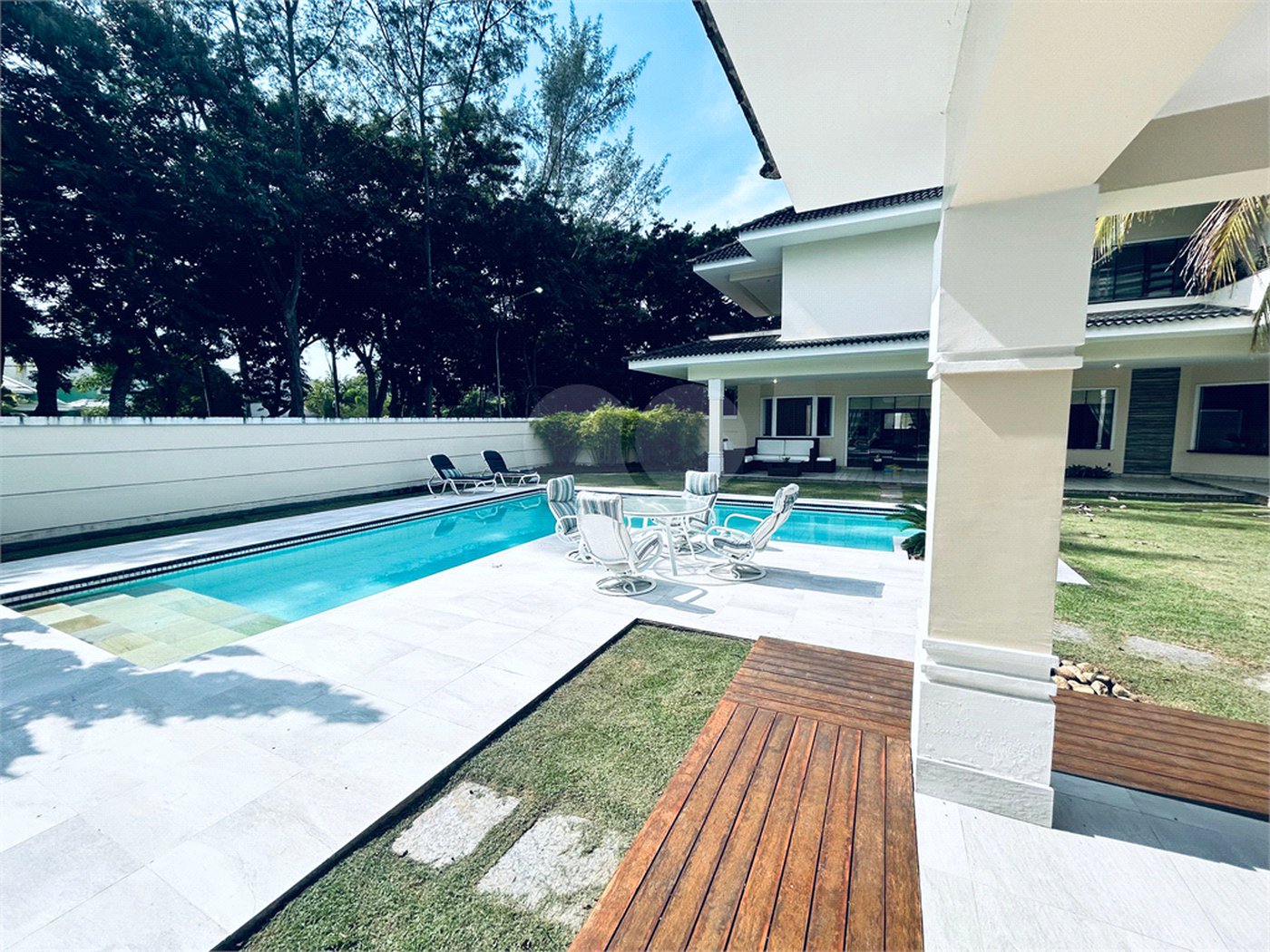 Casa à venda com 8 quartos, sendo 7 suítes, em Barra da Tijuca, Rio de Janeiro, RJ
