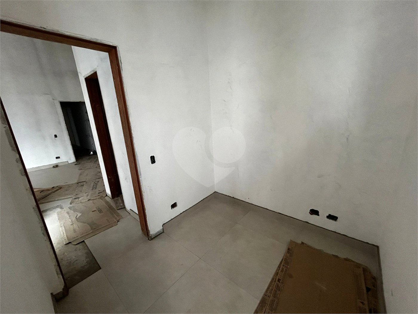 Casa à venda com 3 quartos, sendo 1 suíte,  no condomínio Lago dos Ipês, Itapetininga - SP