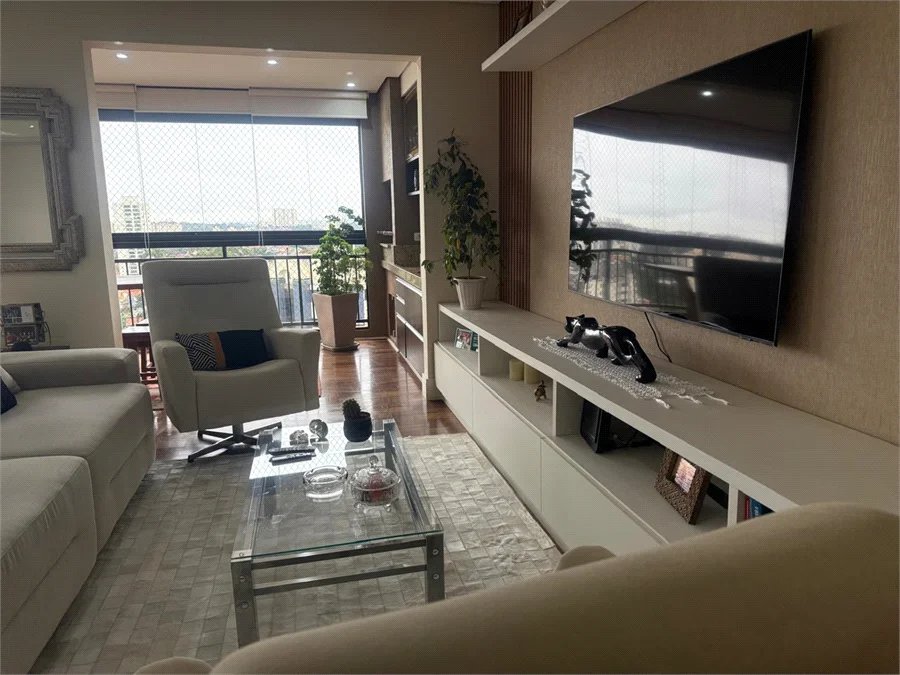 Apartamento à venda com 3 suítes em Vila Suzana, São Paulo, SP