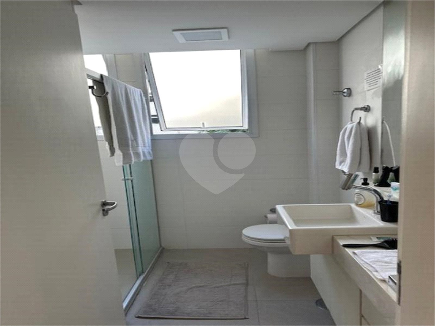 Apartamento à venda com 3 quartos, sendo 1 suíte,  em Cerqueira César, São Paulo, SP