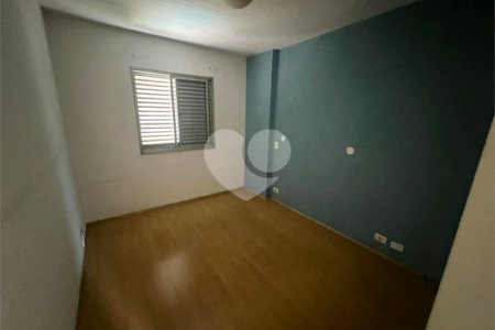 Apartamento à venda com 3 quartos, sendo 1 suíte,  em Campo Belo, São Paulo, SP