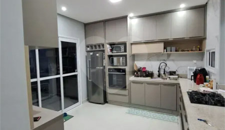 Sobrado à venda com 3 quartos, sendo 1 suíte,  em Jardim das Indústrias, São José dos Campos, SP