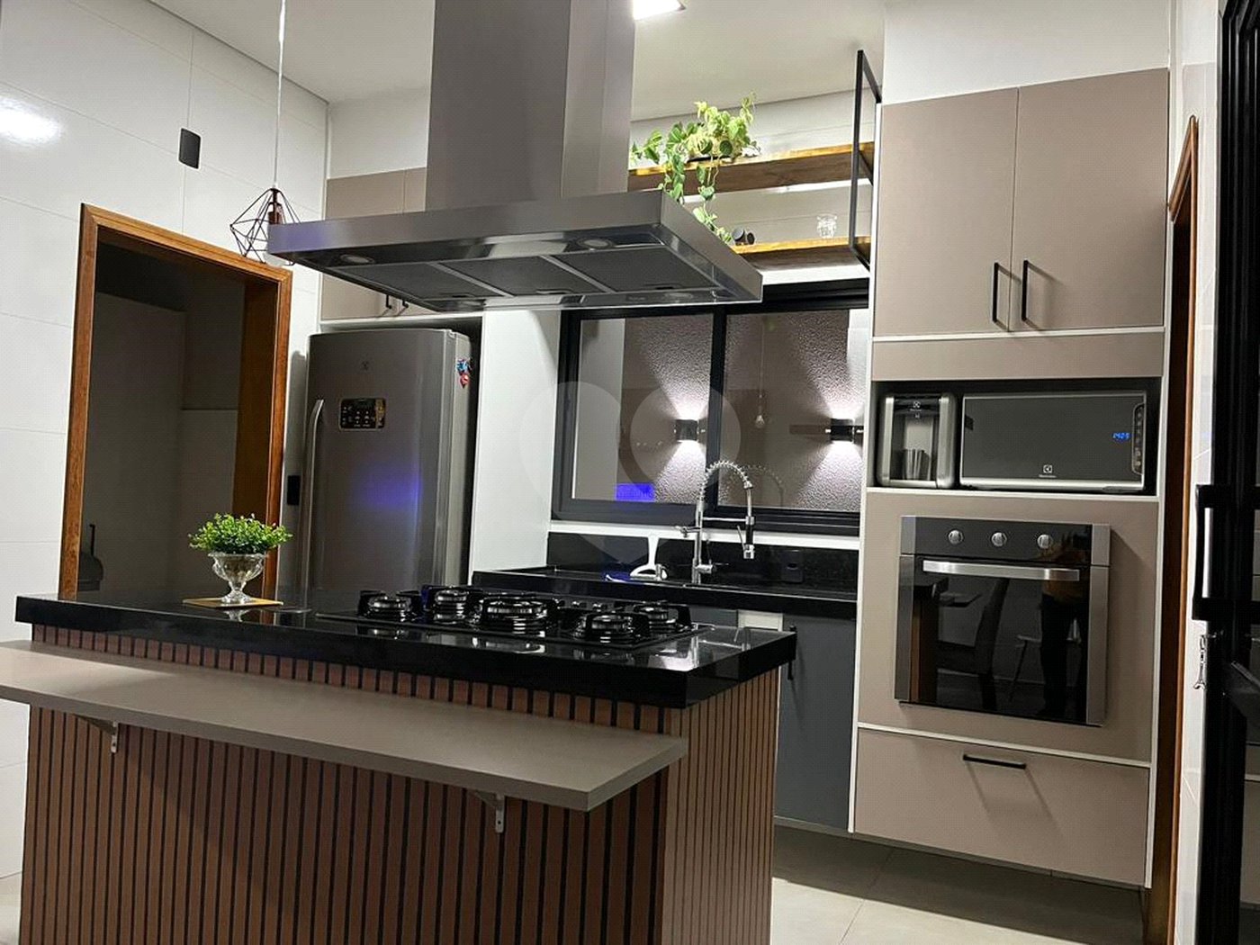 Casa à venda com 3 quartos, sendo 1 suíte, no condomínio Horto Florestal Villagio, Sorocaba - SP