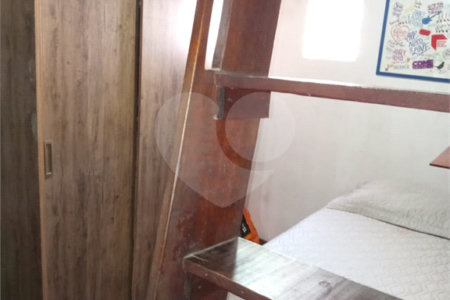 Sobrado à venda com 3 quartos, sendo 1 suíte,  em Vila Caputera, Mogi das Cruzes, SP