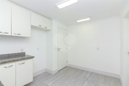 Casa à venda com 4 quartos, sendo 2 suítes, no condomínio Stephanie, São Paulo - SP