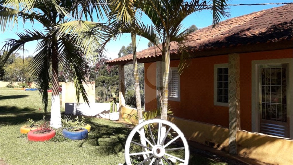 Chácara à venda com 8 quartos, sendo 3 suítes, no Centro, Toledo, MG