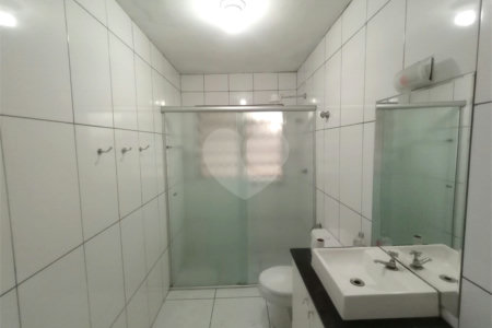 Sobrado à venda com 3 quartos em Sítio Pinheirinho, São Paulo, SP