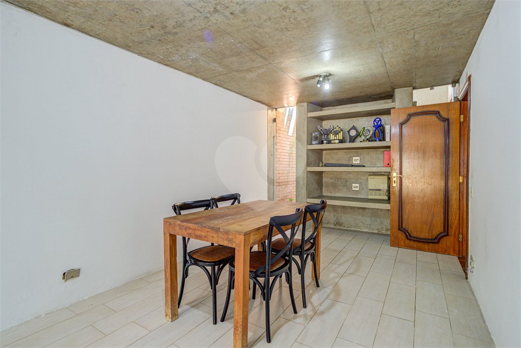 Casa à venda com 5 quartos, sendo 3 suítes, em Alto da Boa Vista, São Paulo, SP