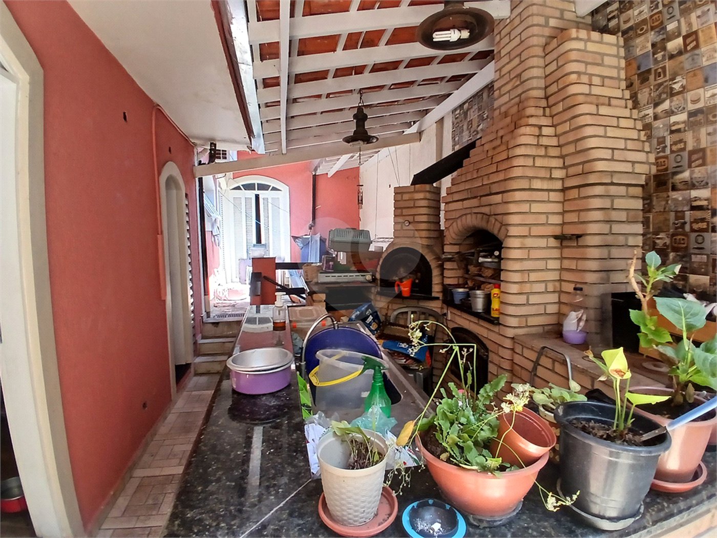 Sobrado à venda com 8 quartos, sendo 2 suítes, em Tremembé, São Paulo, SP