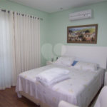 Casa à venda com 3 suítes no condomínio Residencial Recanto dos Paturis, Vinhedo - SP