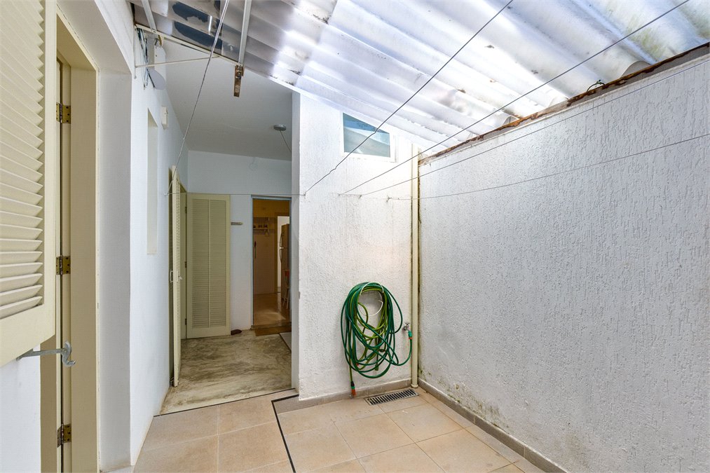 Casa de Vila à venda com 4 quartos, sendo 1 suíte, em Alto da Boa Vista, São Paulo, SP