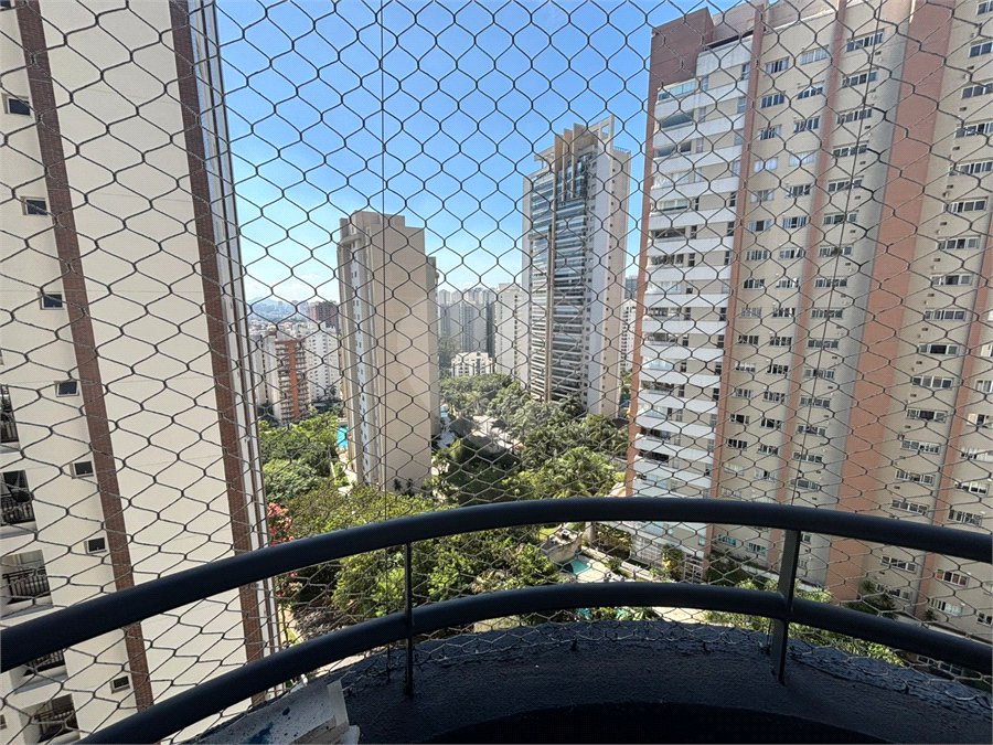 Apartamento à venda ou para alugar com 1 suíte em Vila Suzana, São Paulo, SP