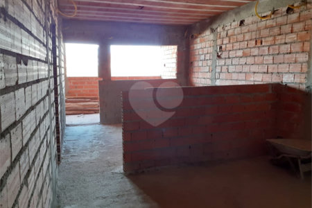 Sobrado à venda com 5 quartos, sendo 1 suíte, em Jardim Cumbica, Guarulhos, SP