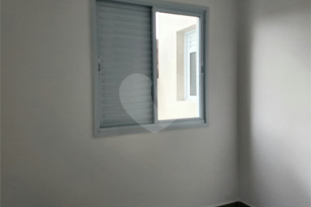 Casa à venda com 2 quartos, sendo 1 suíte, no condomínio Residencial Sanches, São Paulo - SP