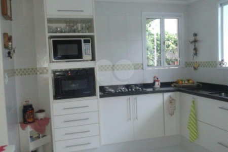 Casa à venda com 3 suítes no condomínio Praça Vitoriano Rodrigues Xavier,35, São Paulo - SP