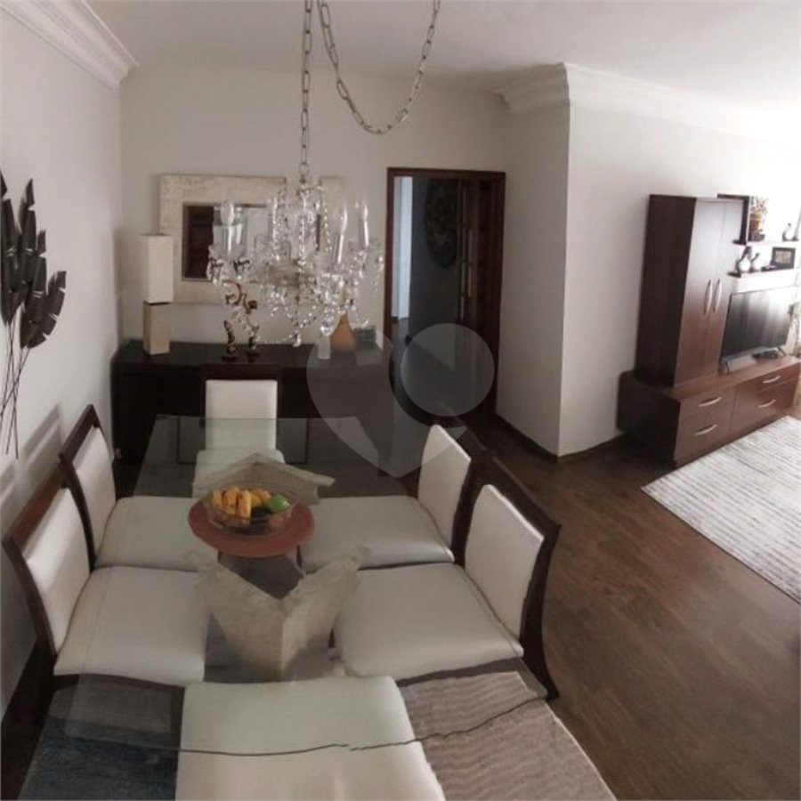 Apartamento de 83m2 no Campo Belo com 3 dorms, 2 banheiros, 1 vaga. Estuda permuta.