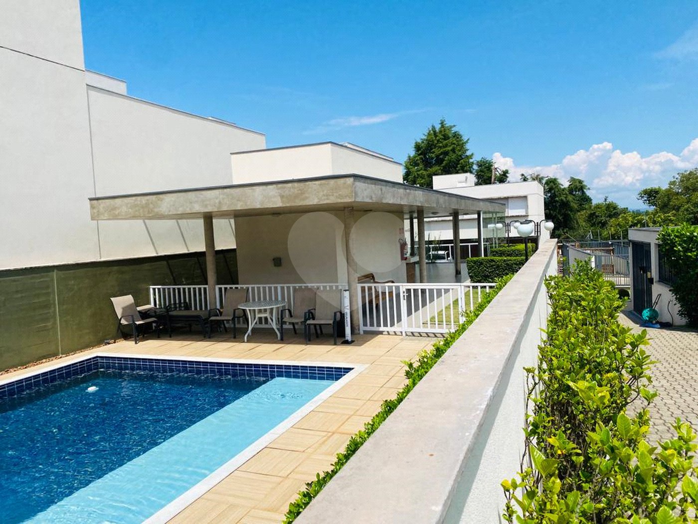 Casa à venda com 4 quartos, sendo 2 suítes, no condomínio Residencial Vila Lagos, São Paulo - SP