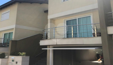 Casa à venda com 4 quartos, sendo 2 suítes, no condomínio Florada da Serra, São Paulo - SP