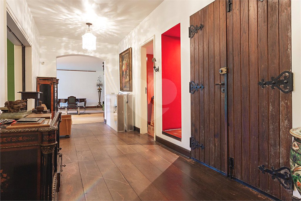 Casa à venda com 4 quartos, sendo 2 suítes, em Alto de Pinheiros, São Paulo, SP