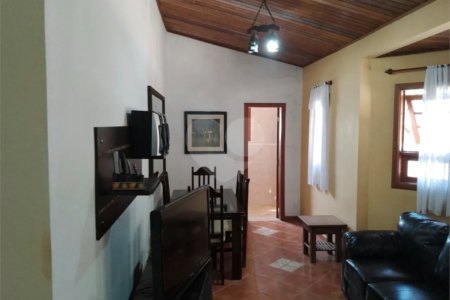 Casa à venda com 4 quartos, sendo 1 suíte, no condomínio Quinta da Cachoeira, Embu das Artes - SP